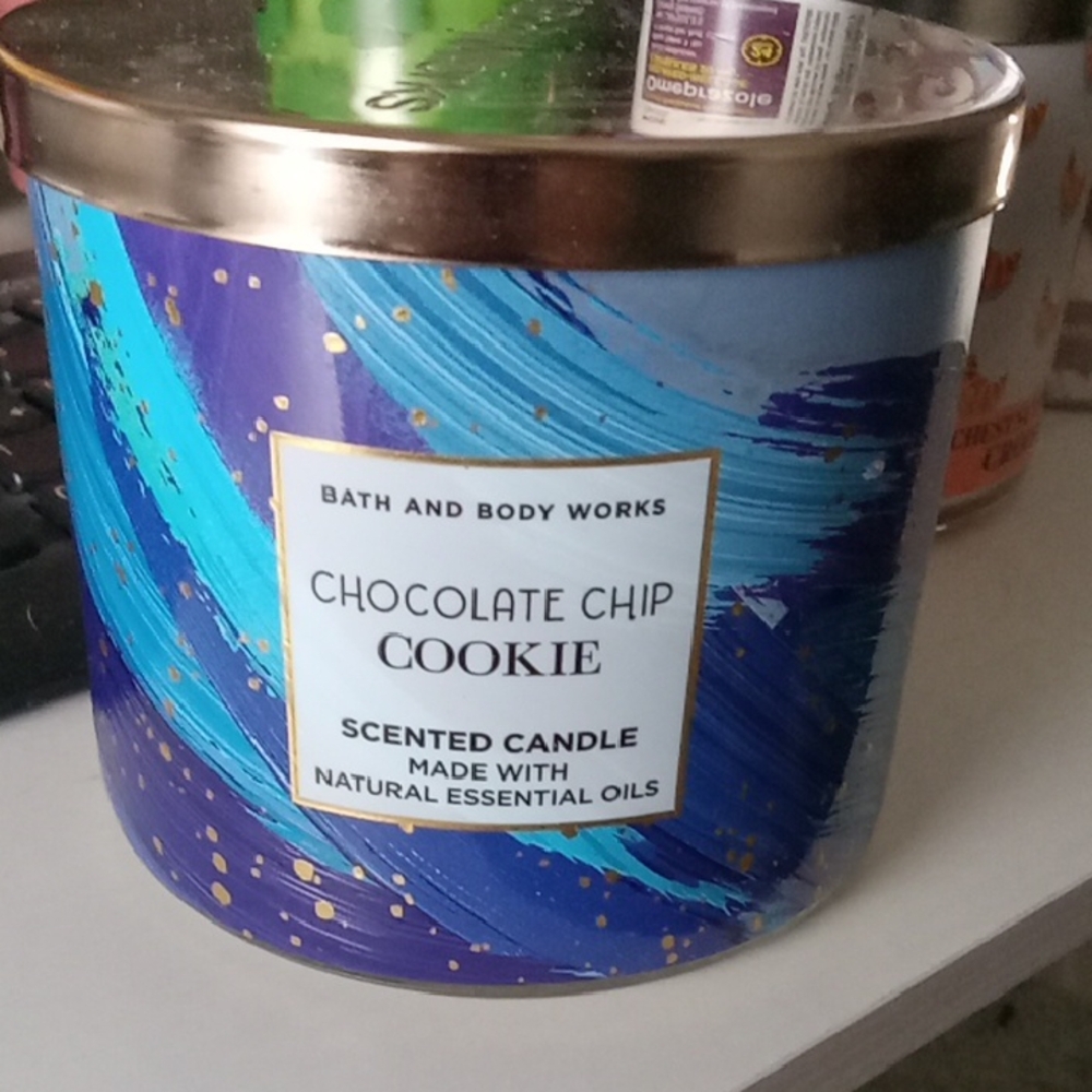 Bath & Body Works Chocolate Chip Cookie Candle - Blue and Gold